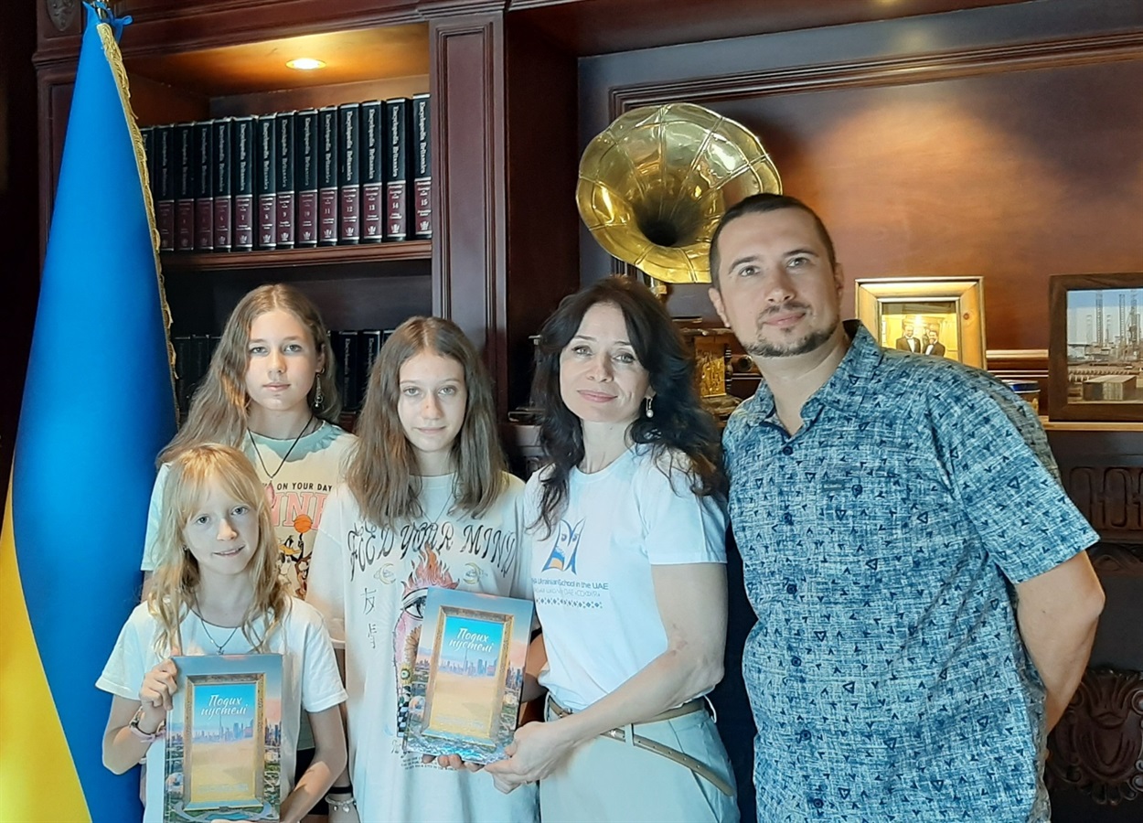 Співавтори книжки "Подих пустелі" та упорядник і літературний редактор Тарас Ващук